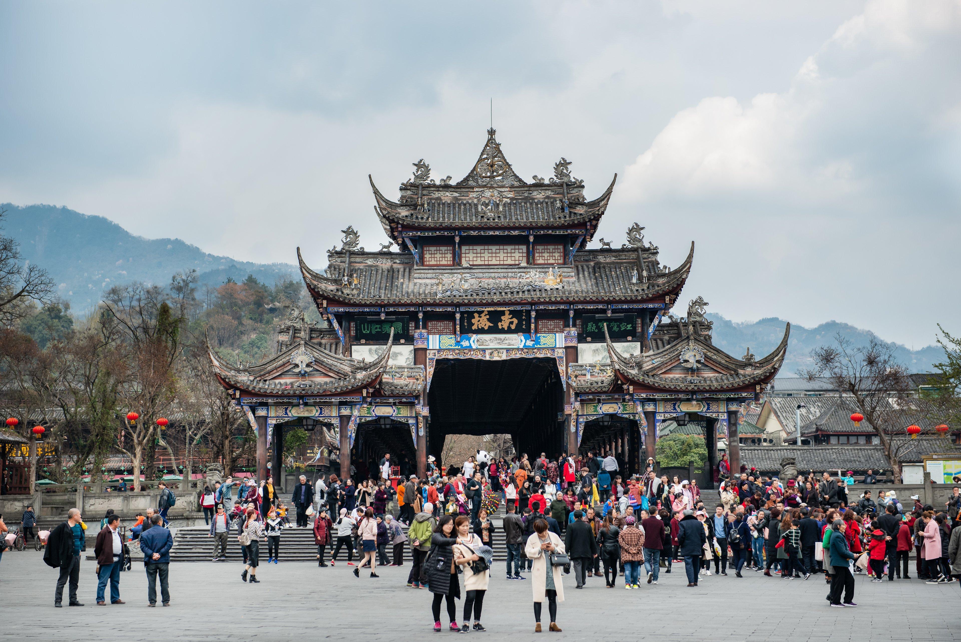 Holiday Inn Express Dujiangyan Ancient City Exterior foto