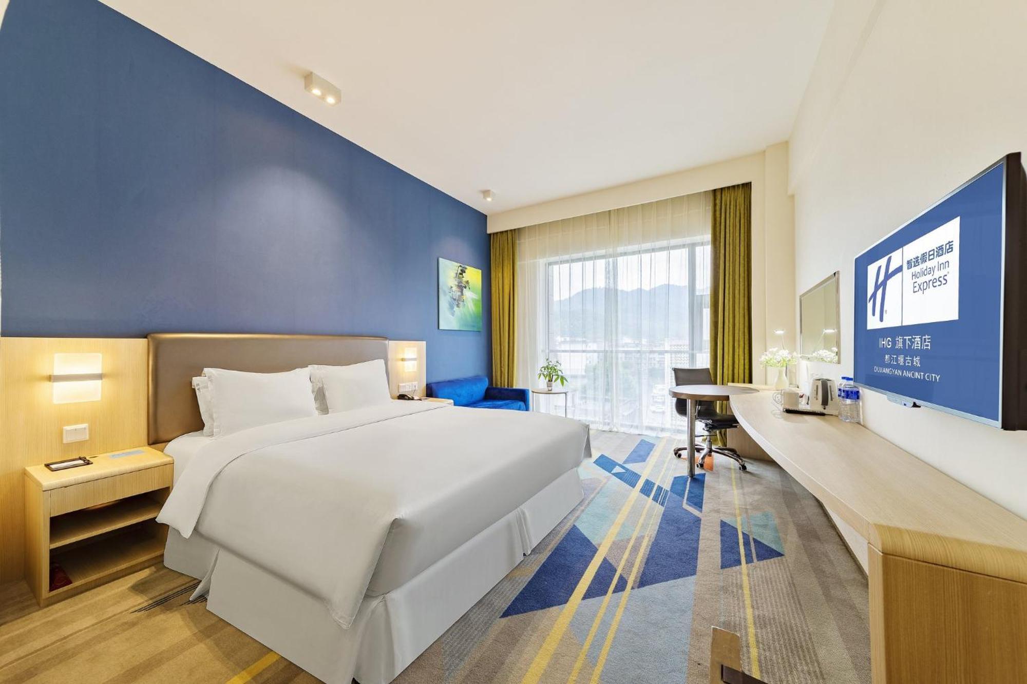 Holiday Inn Express Dujiangyan Ancient City Exterior foto
