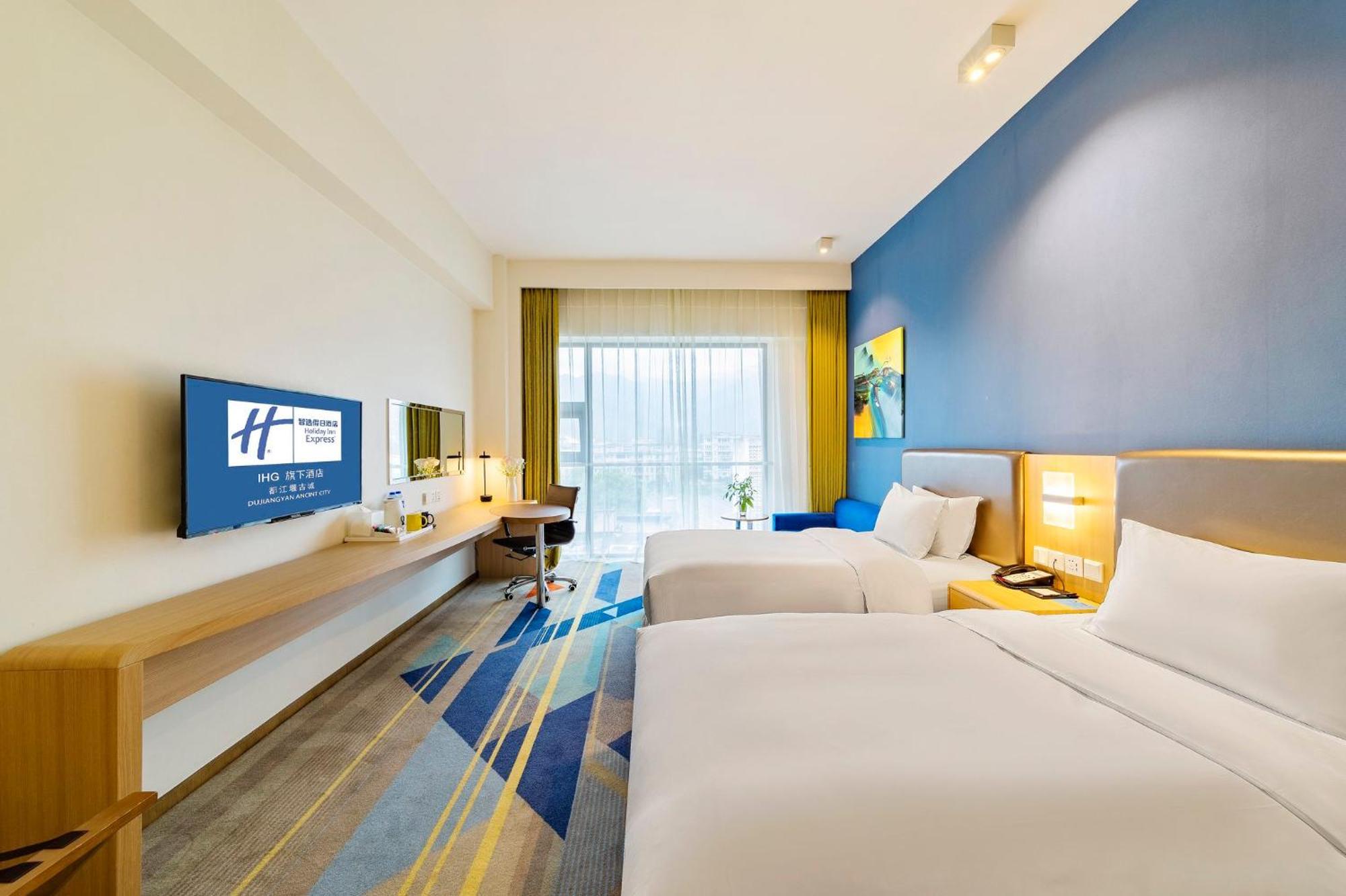 Holiday Inn Express Dujiangyan Ancient City Exterior foto