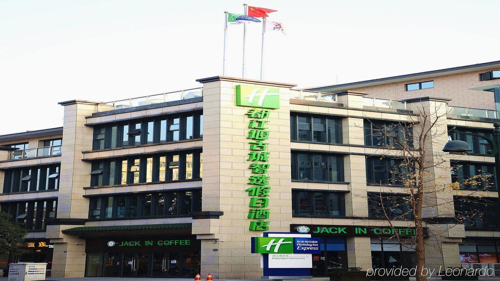 Holiday Inn Express Dujiangyan Ancient City Exterior foto