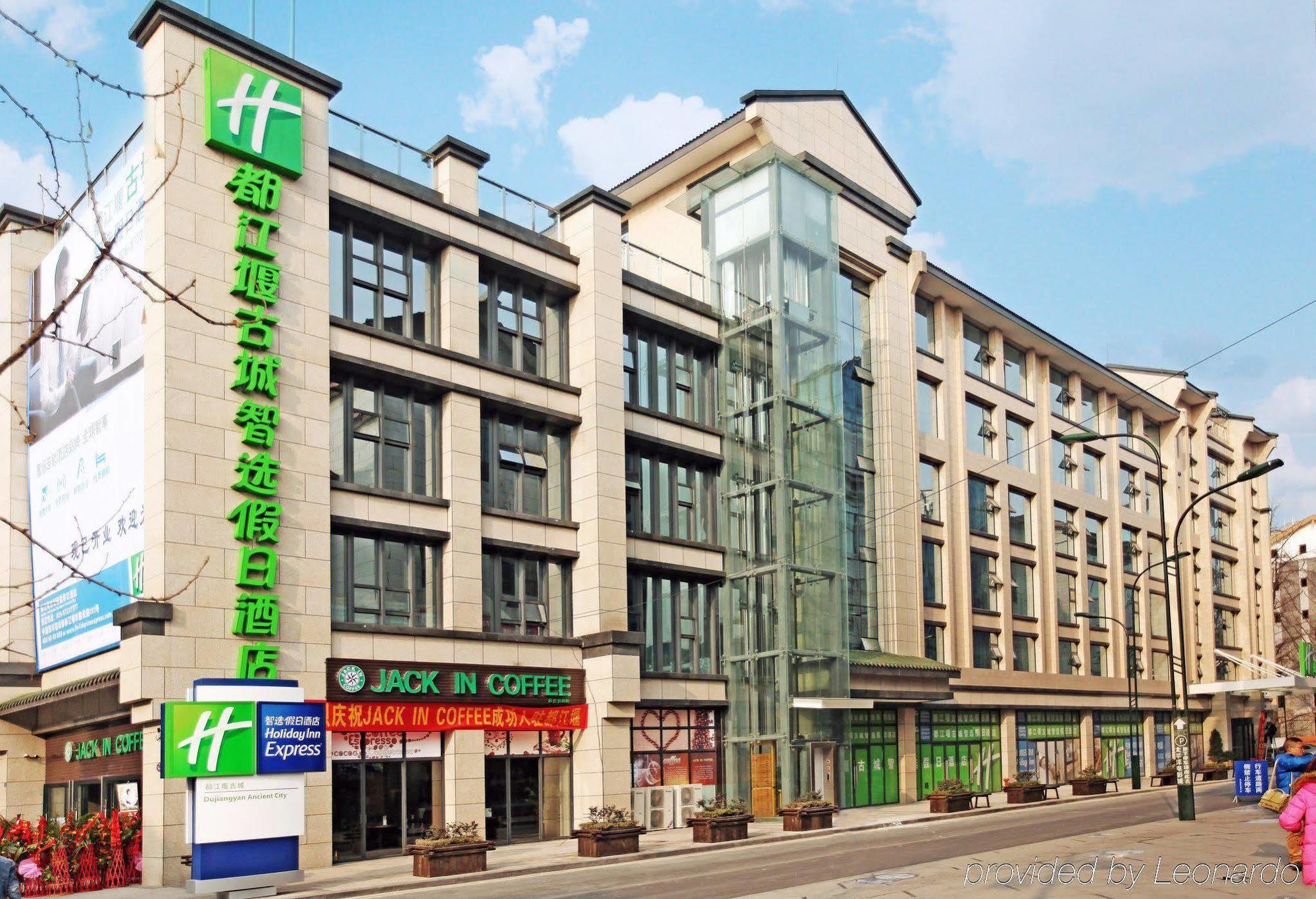Holiday Inn Express Dujiangyan Ancient City Exterior foto