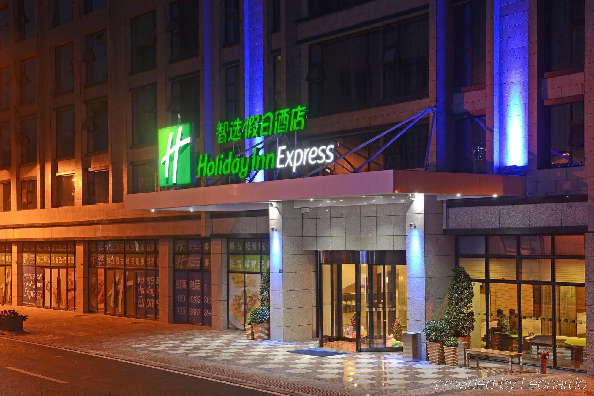 Holiday Inn Express Dujiangyan Ancient City Exterior foto