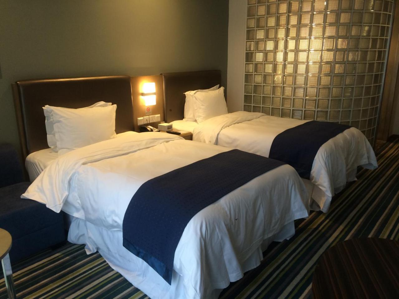 Holiday Inn Express Dujiangyan Ancient City Exterior foto